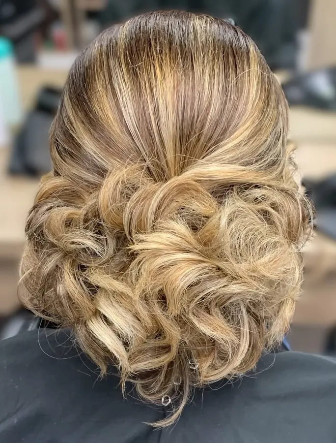 Coiffure événementielle réalisée au salon