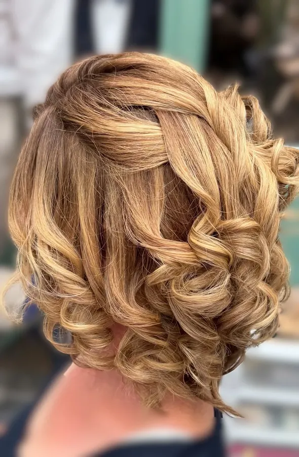 Coiffure événementielle réalisée au salon