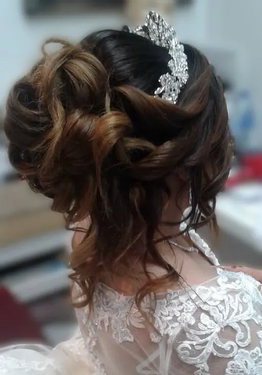 Coiffure de mariée réalisée au salon