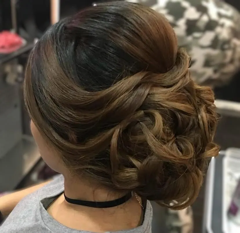 Coiffure événementielle réalisée au salon