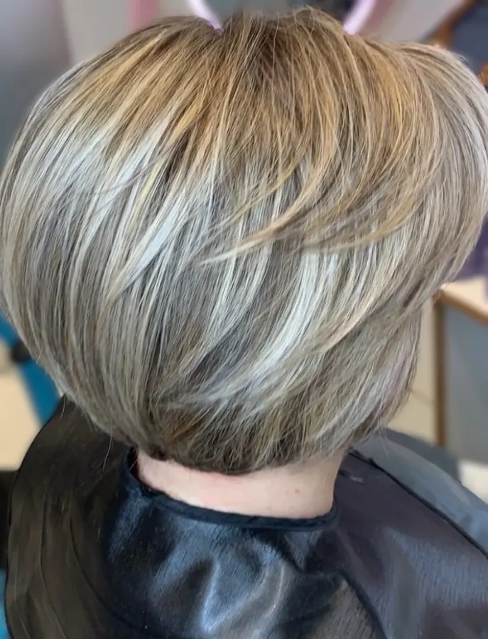 Coupe réalisée au salon