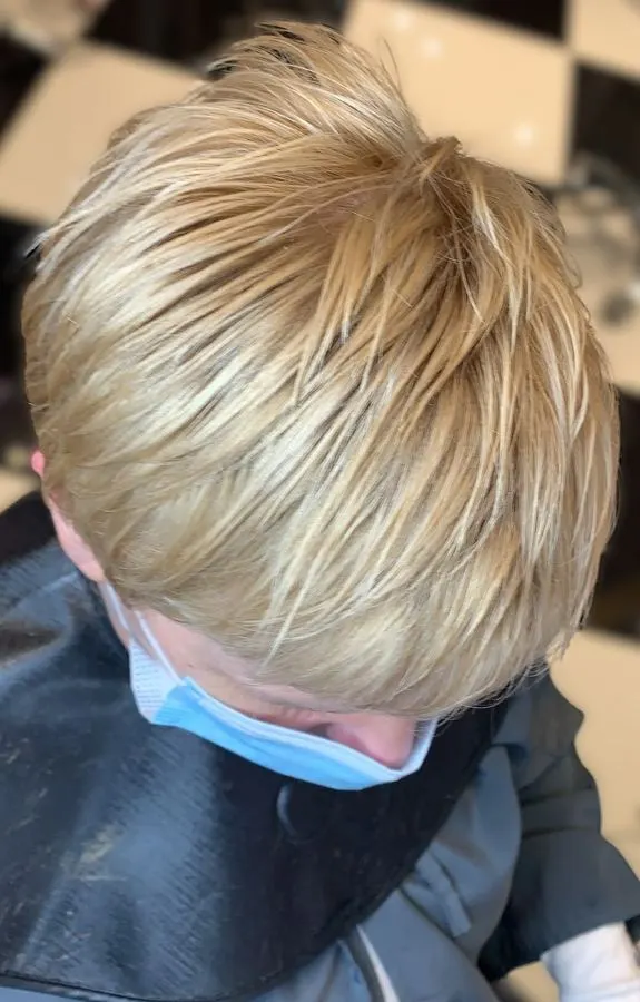 Coupe réalisée au salon